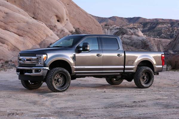 Fabtech - Fabtech Suspension Lift Kit 4" 4LINK SYS W/COILS & 2.25 DL RESI FRT AND DL RR SHKS 17-21 FORD F250/350 4WD D - K2290DL