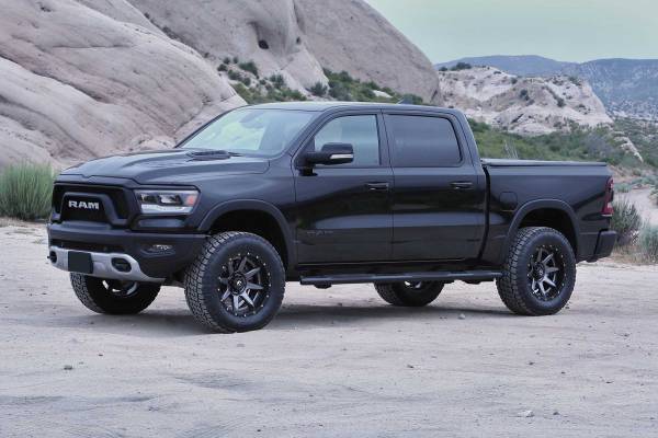 Fabtech - Fabtech Suspension Lift Kit 3" BJ UCA SYS W/ PERF SHKS 2019-21 RAM 1500 REBEL - K3168