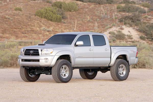 Fabtech - Fabtech Suspension Lift Kit 6" BASIC SYS W/PERF SHKS 05-14 TOYOTA TACOMA 4WD/ 2WD 6 LUG MODELS ONLY - K7019